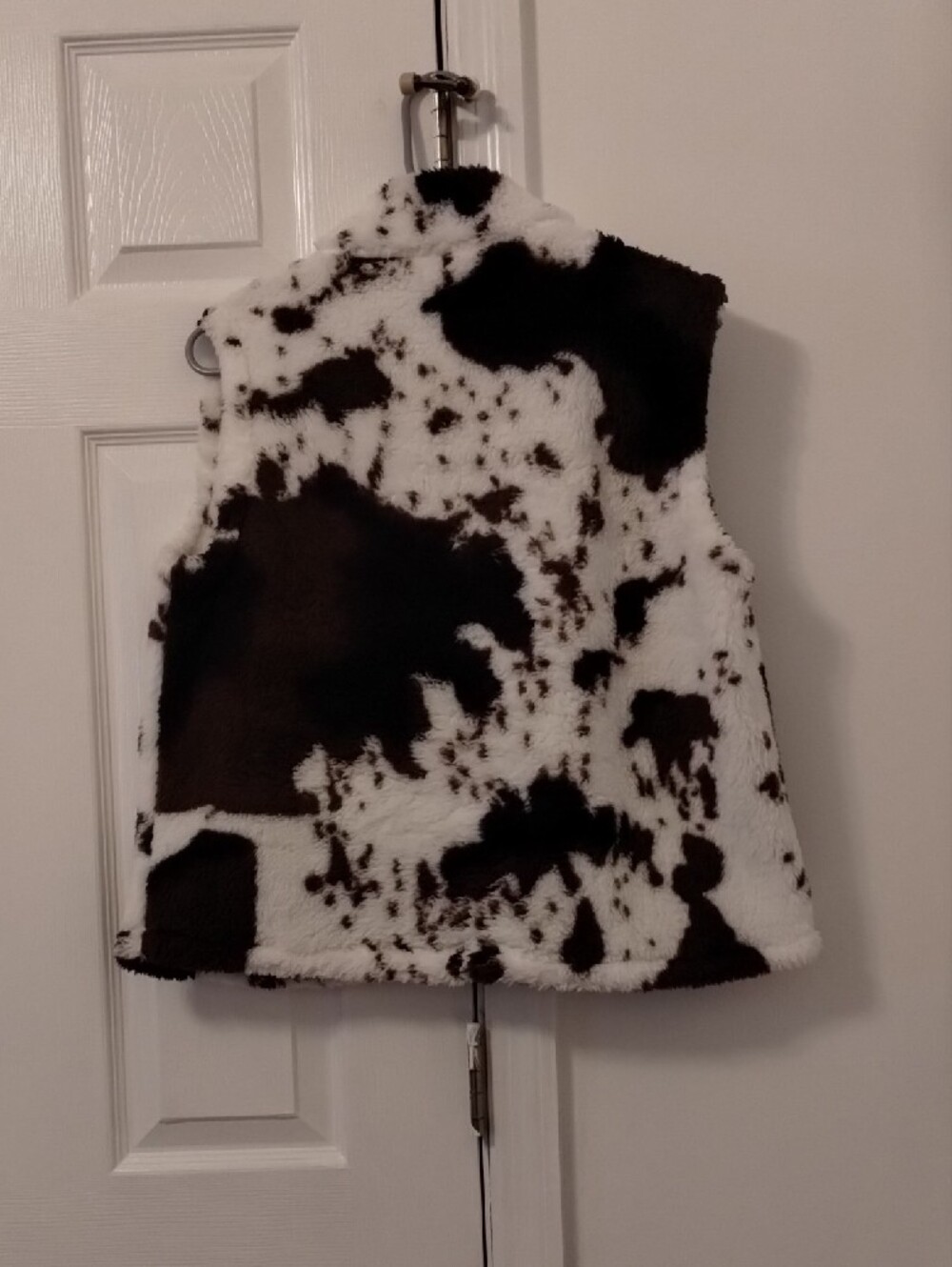 Plush Cow-Print Faux Fur Vest - White & Brown - Picture 3 of 4